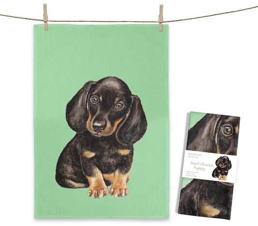 Groene theedoek met bruine illustratie van een Puppy Teckel van Maluu. Afmetingen: 50x70cm